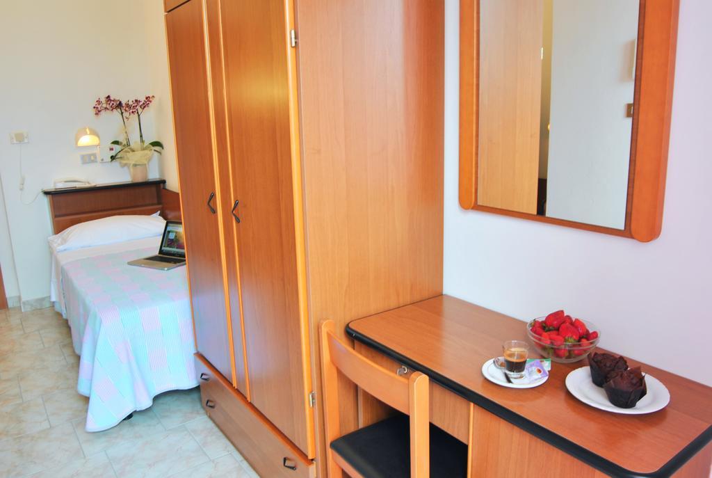 Hotel Samoa Римини Стая снимка