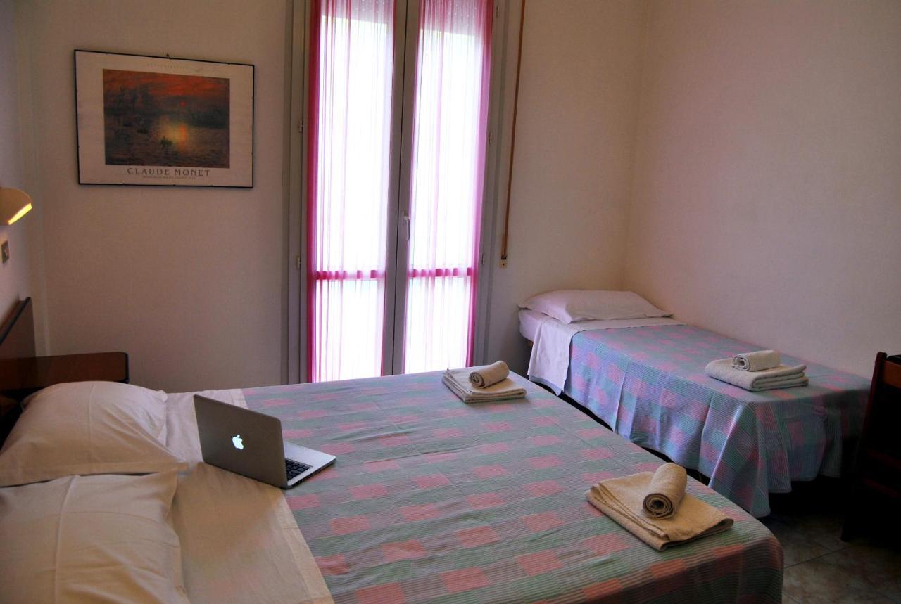 Hotel Samoa Римини Екстериор снимка