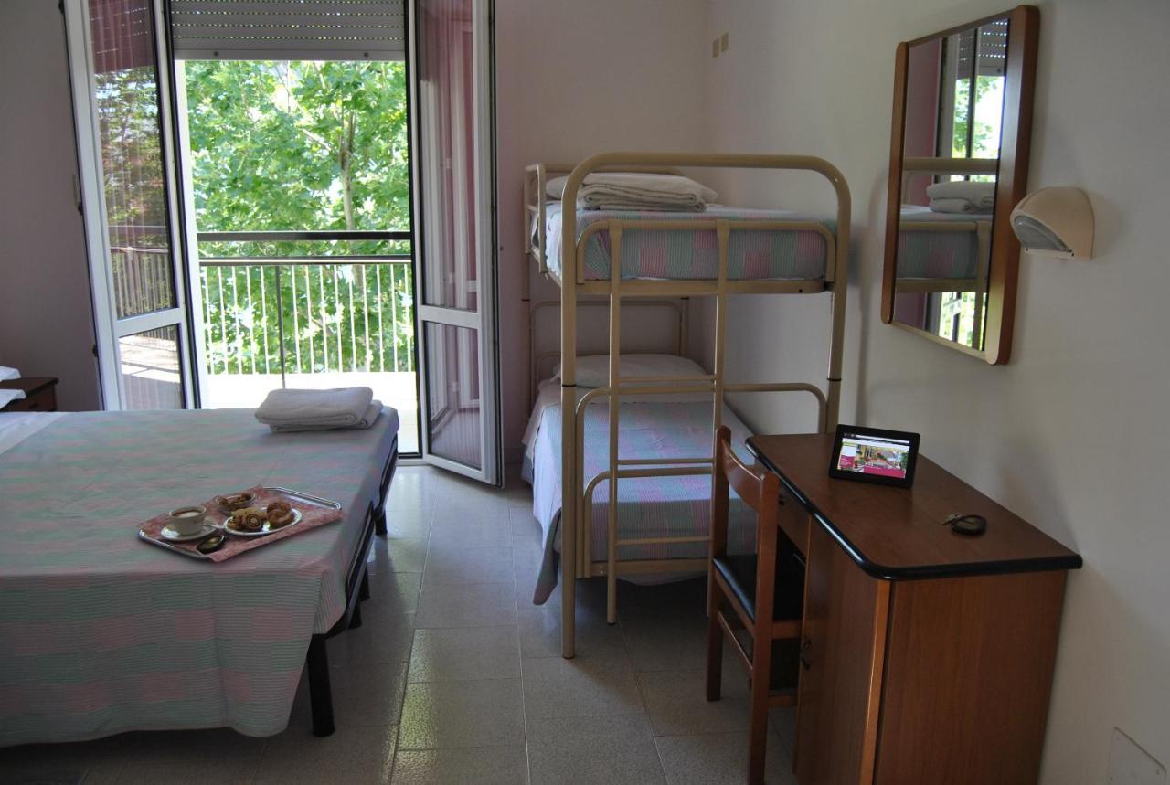 Hotel Samoa Римини Екстериор снимка