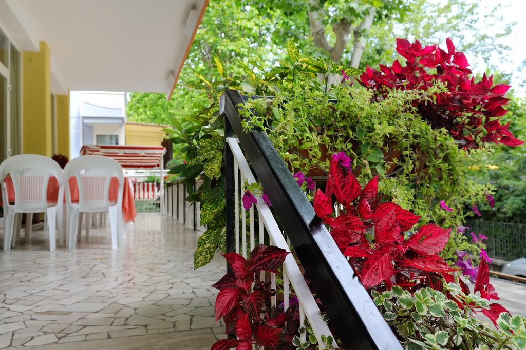 Hotel Samoa Римини Екстериор снимка