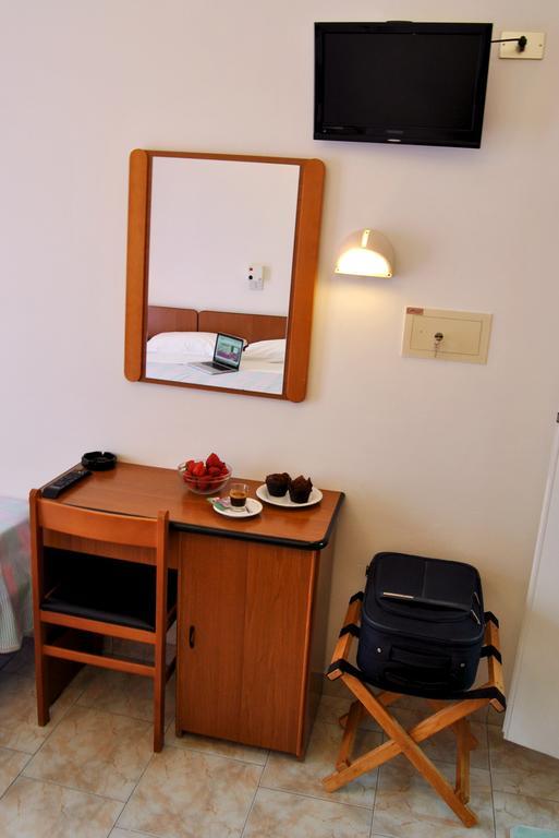 Hotel Samoa Римини Екстериор снимка