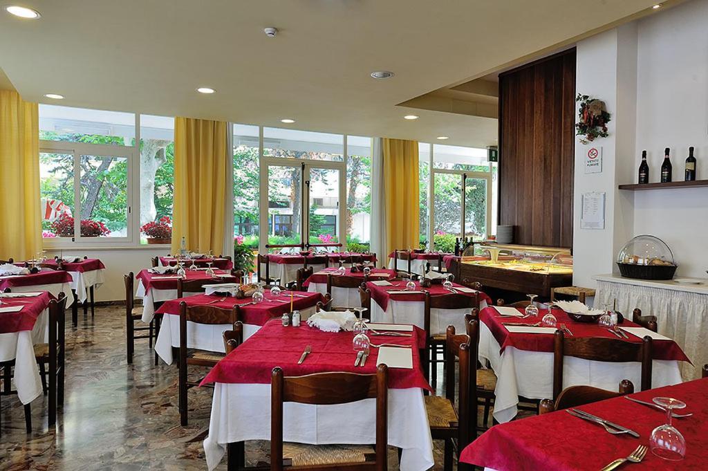Hotel Samoa Римини Екстериор снимка