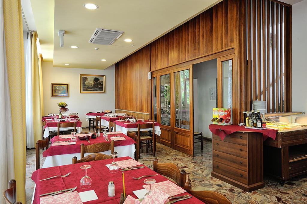 Hotel Samoa Римини Екстериор снимка
