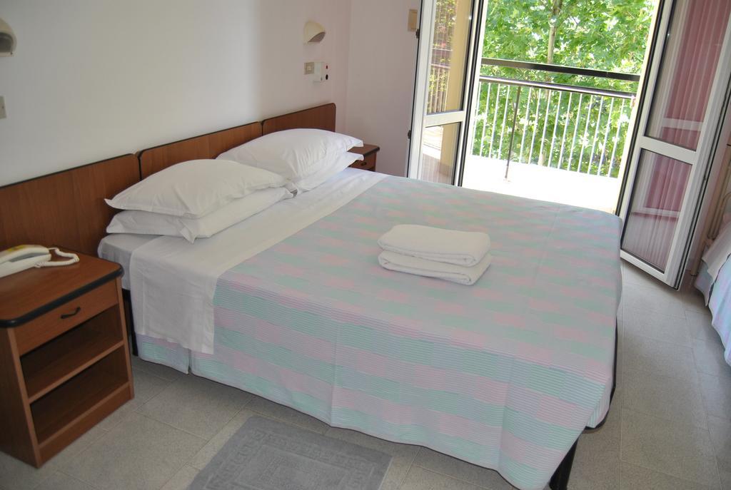 Hotel Samoa Римини Екстериор снимка