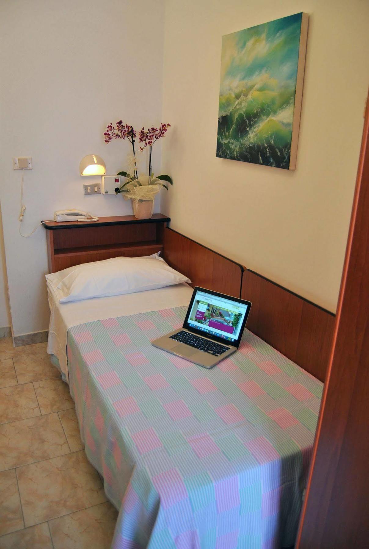 Hotel Samoa Римини Екстериор снимка