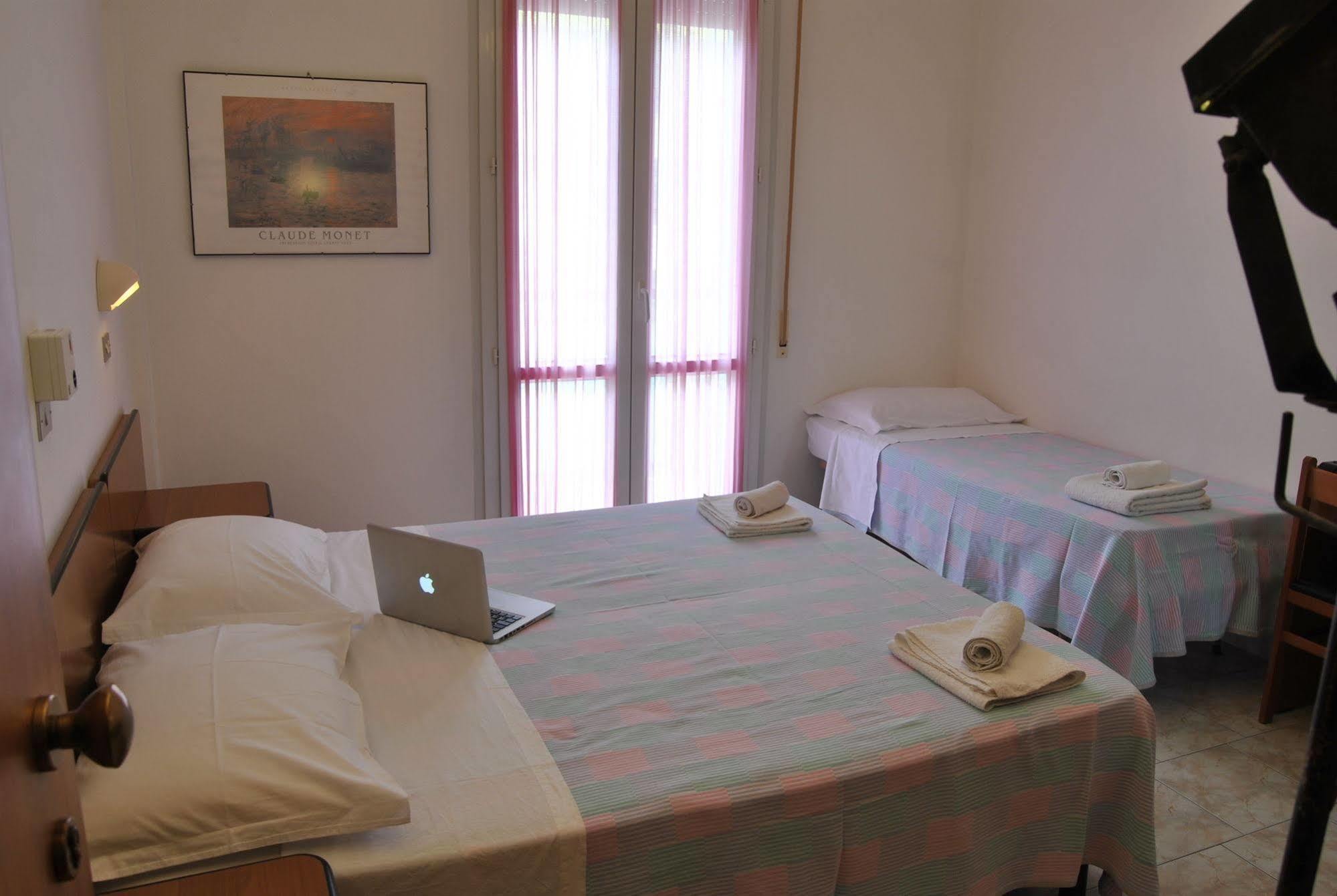 Hotel Samoa Римини Екстериор снимка